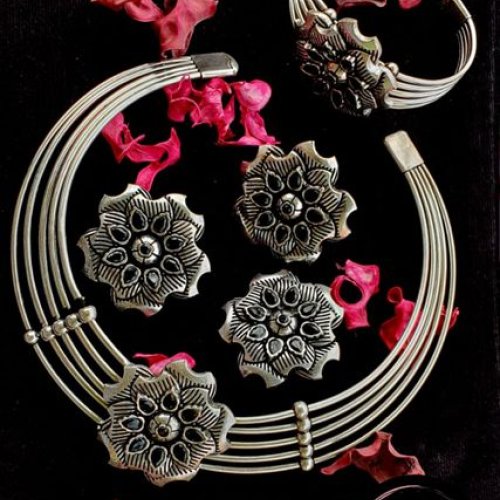 Ladies Silver Choker Jewelry Set