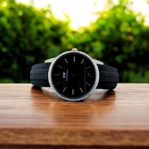 Designer Luxury Iced Women Diamond Watch