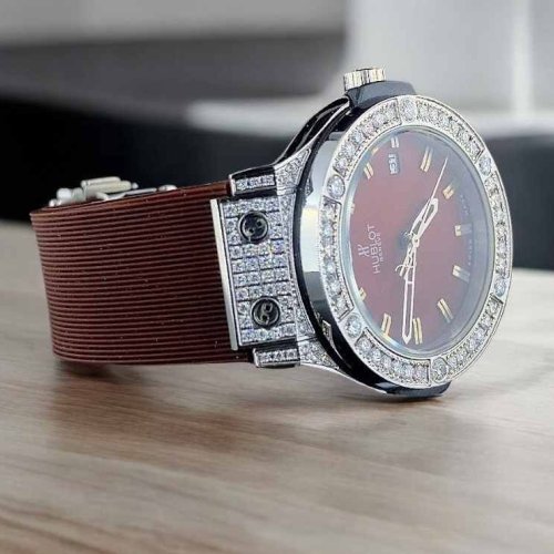 Glamorous Round Iced Out Diamond Watch