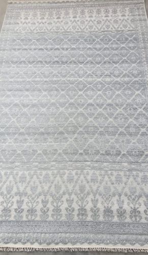 Soft Grey Pattern Woollen Carpet