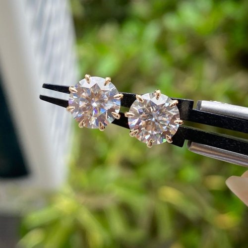 Ladies Beautiful Diamond Stud Earrings