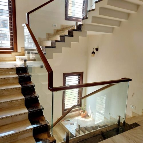 Wooden &AMP; Glass Staircase Railing