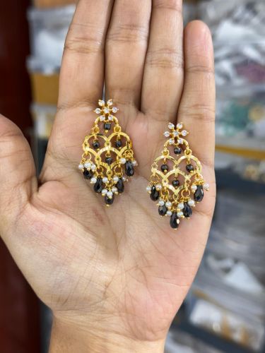 Ladies Black &AMP; White Stone Kundan Earrings