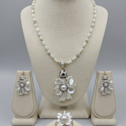 Artificial Pearl Blossom Statement Necklace Set