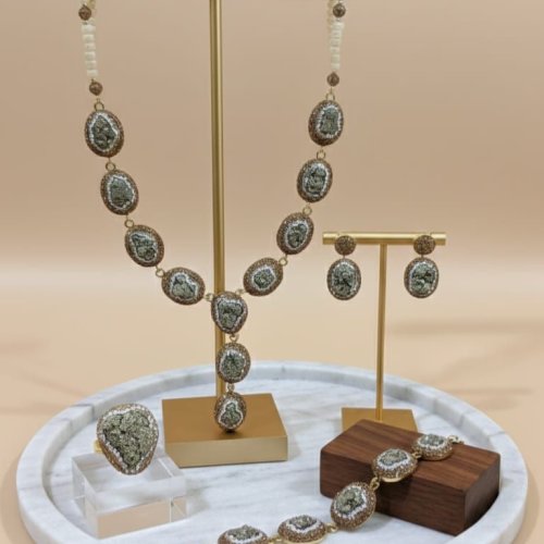 Trendy Artificial Pendant Necklace Set