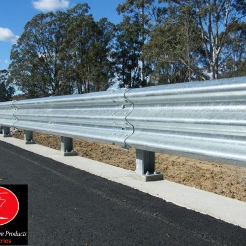 Thrie Beam Crash Barrier