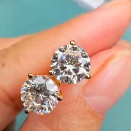 Women Labgrown Gold Diamond Stud Earing
