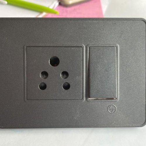 6A L&AMP;t Engem Black Modular Switch Plate