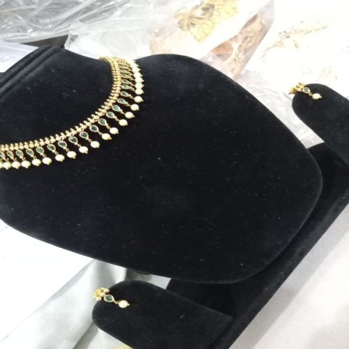 Ladies Sleek Design With A.d Pearls On Bottom Necklace Set