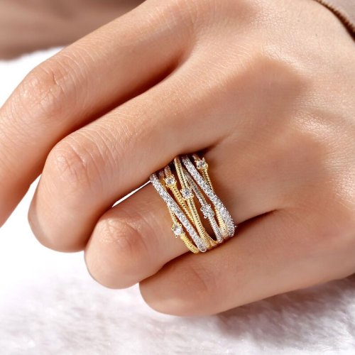 Intertwined Round Cut Lab Grown Diamond Two Tone Thread Design Ring in 18K Gold