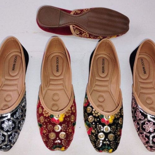 Embroidered Flat Ladies Jutti