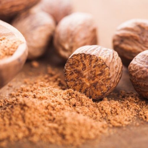 Brown Dried Nutmeg