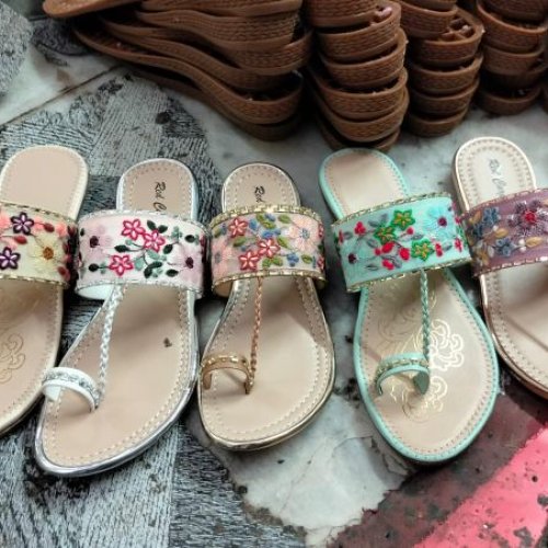 Embroidered Toe Ring Ladies Slipper