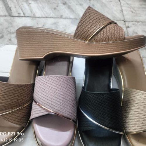 Fashionable Wedge Heel Ladies Sandal