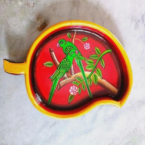 Wooden Leaf Shape Parrot Plate
