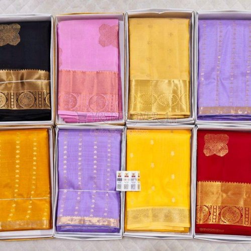 Weaving Pure Handloom Silk Sarees