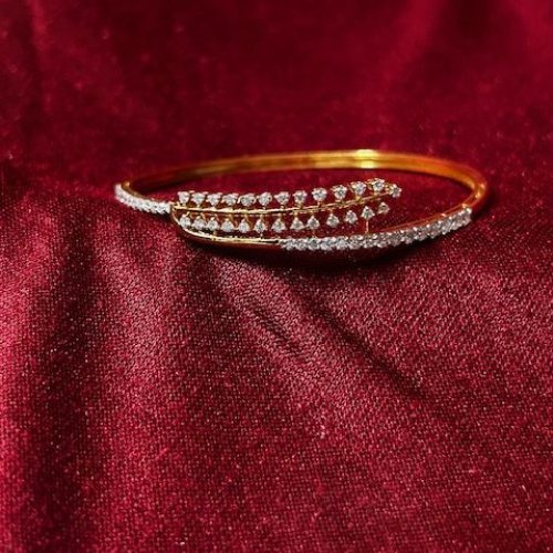 Diamond Studded Gold Ring