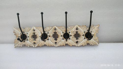 Horizontal 4 Hook Diamond Leaf Carved White Wall Rack
