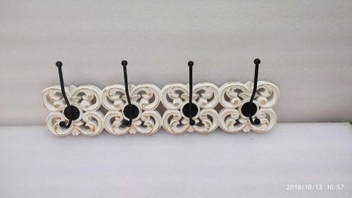 Horizontal 4 Hook Scroll Base Vertical Metal Wall Rack
