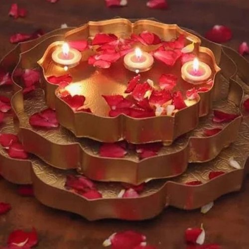 Golden Scallop Tray Set with Petal Candle Decor