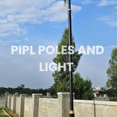 Modern Outdoor Lightning Pole with Dual Power Source