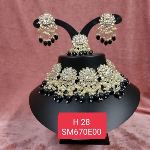 Elegant Rajwadi Necklace Sets OF Kundan and Moti