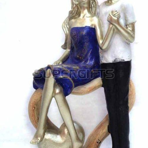 Romantic Hugging Couple Statue Human Figurines