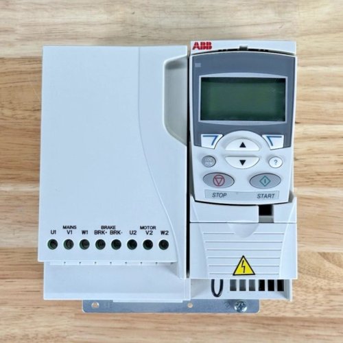 ABB VFD Variable Frequency Drive ACS355-03U-15A6-4 10 HP 480V 7.5 Kw