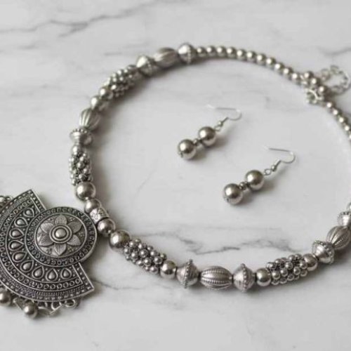 Silver Oxidized Metal Chocker Necklace Set