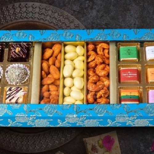 Festive Grandeur Gift Box