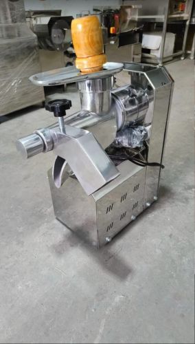Mosambi Juice Extracting Machine