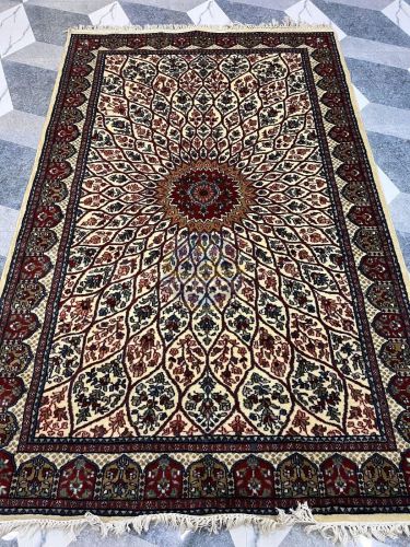 Wool Floral Medallion Hand Knotted Carpet