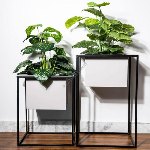 Black Metal Frame Modern Indoor Planter