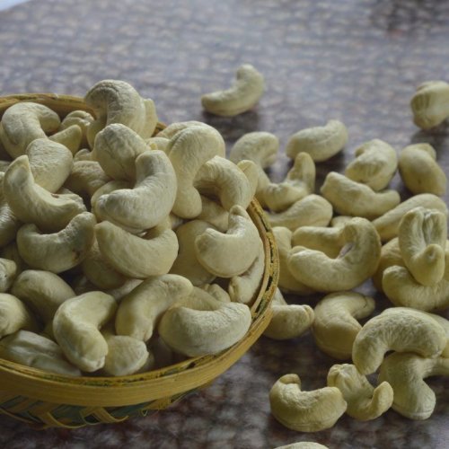 W240 Cashew Kernels