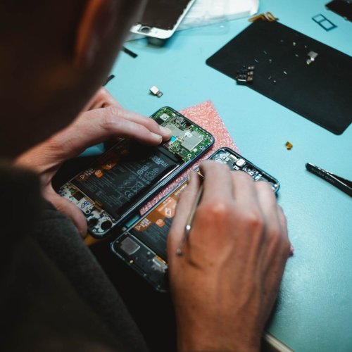 iPhone Repairing Service