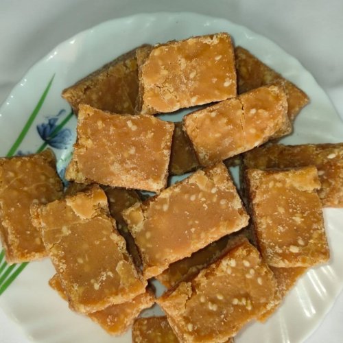 Til Mixed Jaggery Cubes