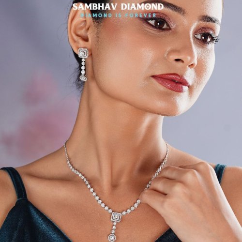 Iris Pendant Diamond Necklace Set