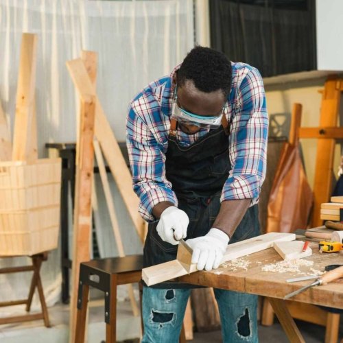 Expert Carpenter Skillet Labour Service