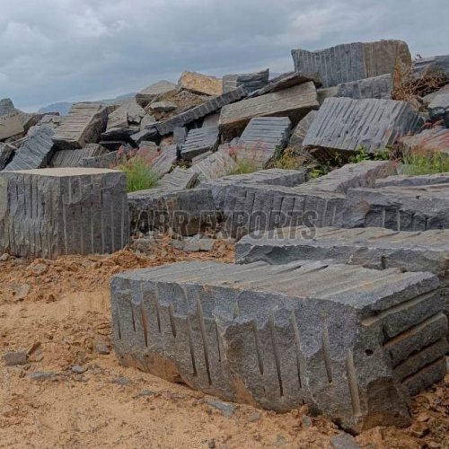 Black Granite Quarry Rough Granite Blocks