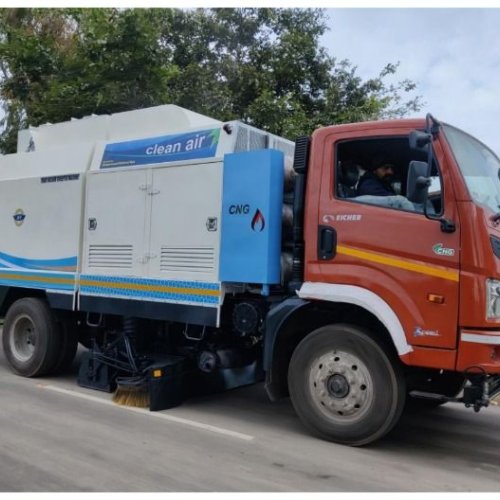 Truck Mounted Road Sweeper Machine with Single Engine