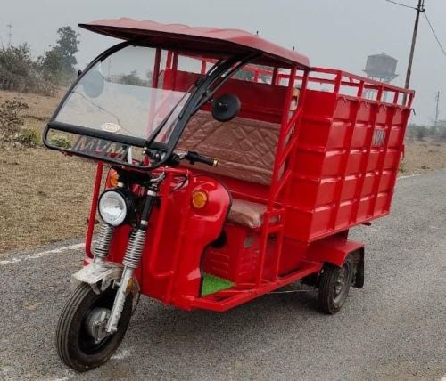 Red E-Rickshaw Loader