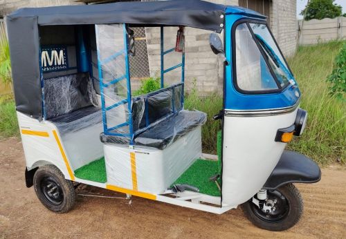 White & Blue E-Auto Rickshaw