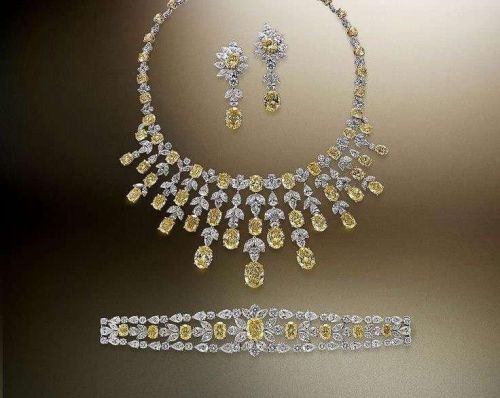 Stunning Yellow Diamond Gold Necklace Set