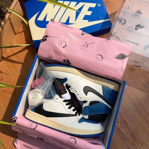 Air Jordan 1 Retro High Og SP Fragment Sneakers