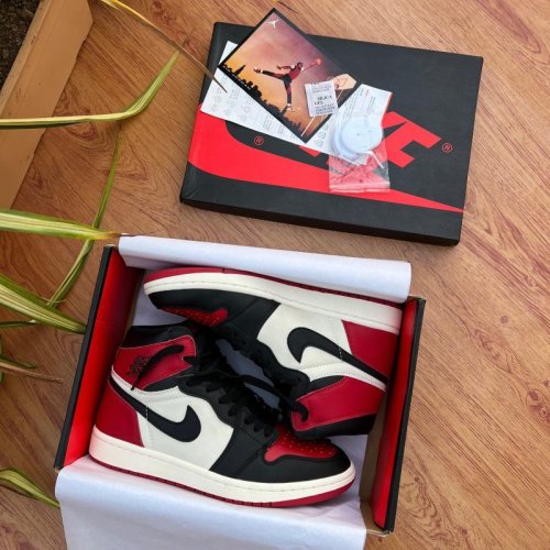 Nike Air Jordan 1 High Og Bred Toe Sneakers