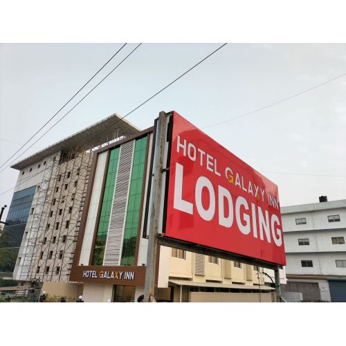 High Visibility Outdoor Flex Face Pole Sign Board for Hotel