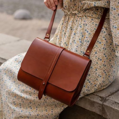 Classic Sling Leather Purse