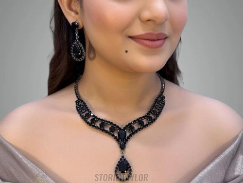 Black Crystal Pendant Set