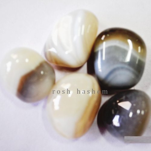 Banded Agate Gray Tumbled Stone