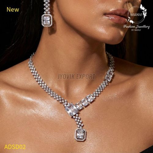 Stylish Diamond Necklace Set
